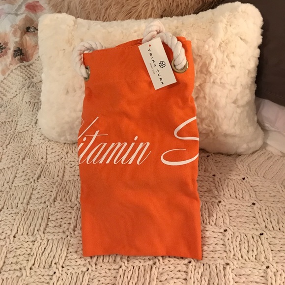 71 off Trina Turk Handbags 🔥sale Just In 🌈Trina Turk Beach Tote 🆕