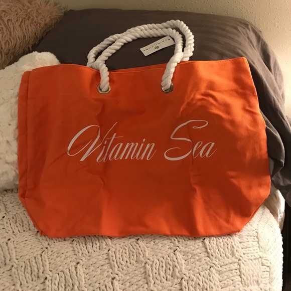 71 off Trina Turk Handbags 🔥sale Just In 🌈Trina Turk Beach Tote 🆕