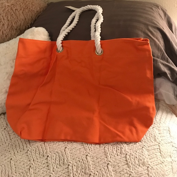 71 off Trina Turk Handbags 🔥sale Just In 🌈Trina Turk Beach Tote 🆕