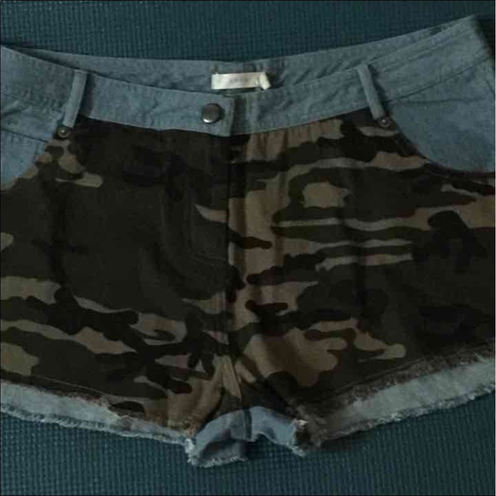 Lush Shorts