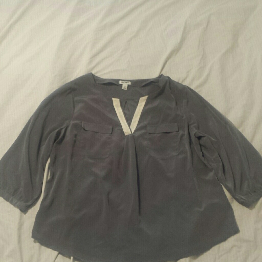 Old Navy gray and white blouse