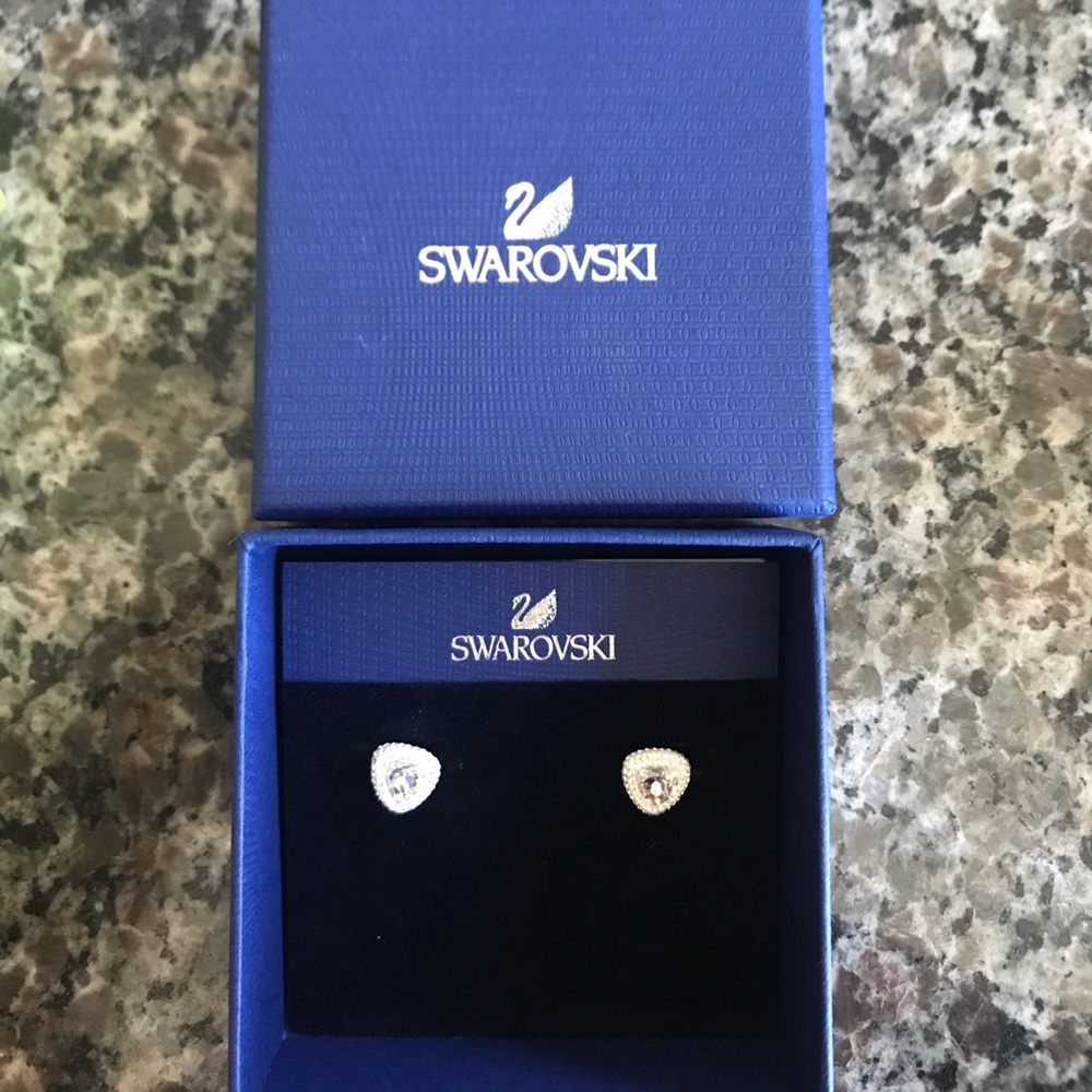 Swarovski begin stud pierced earrings