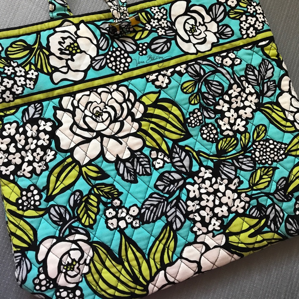 Retired Color!  Vera Bradley Tote in Island Blooms