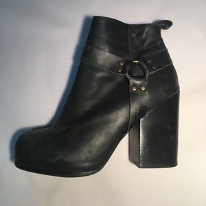 💫 FLASH SALE 💫 Jeffrey Campbell booties!!