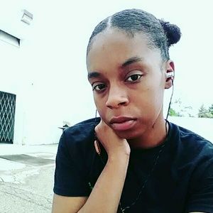 Meet your Posher, Sakara