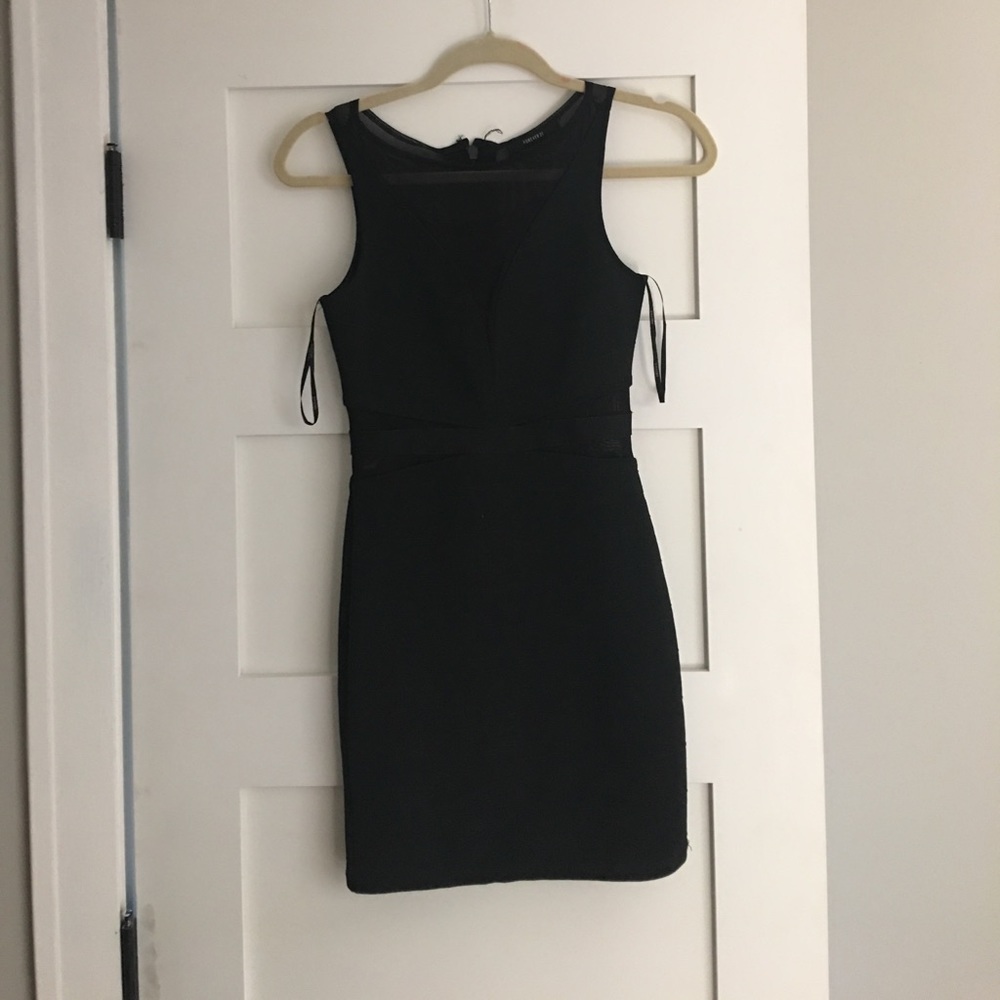 ⚡️⚡️moving sale ⚡️⚡️Fitted black dress.