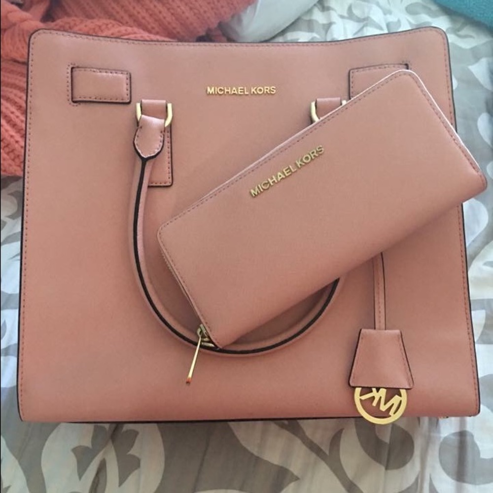 *SOLD* Michael Kors Dillon purse & Jet Set wallet