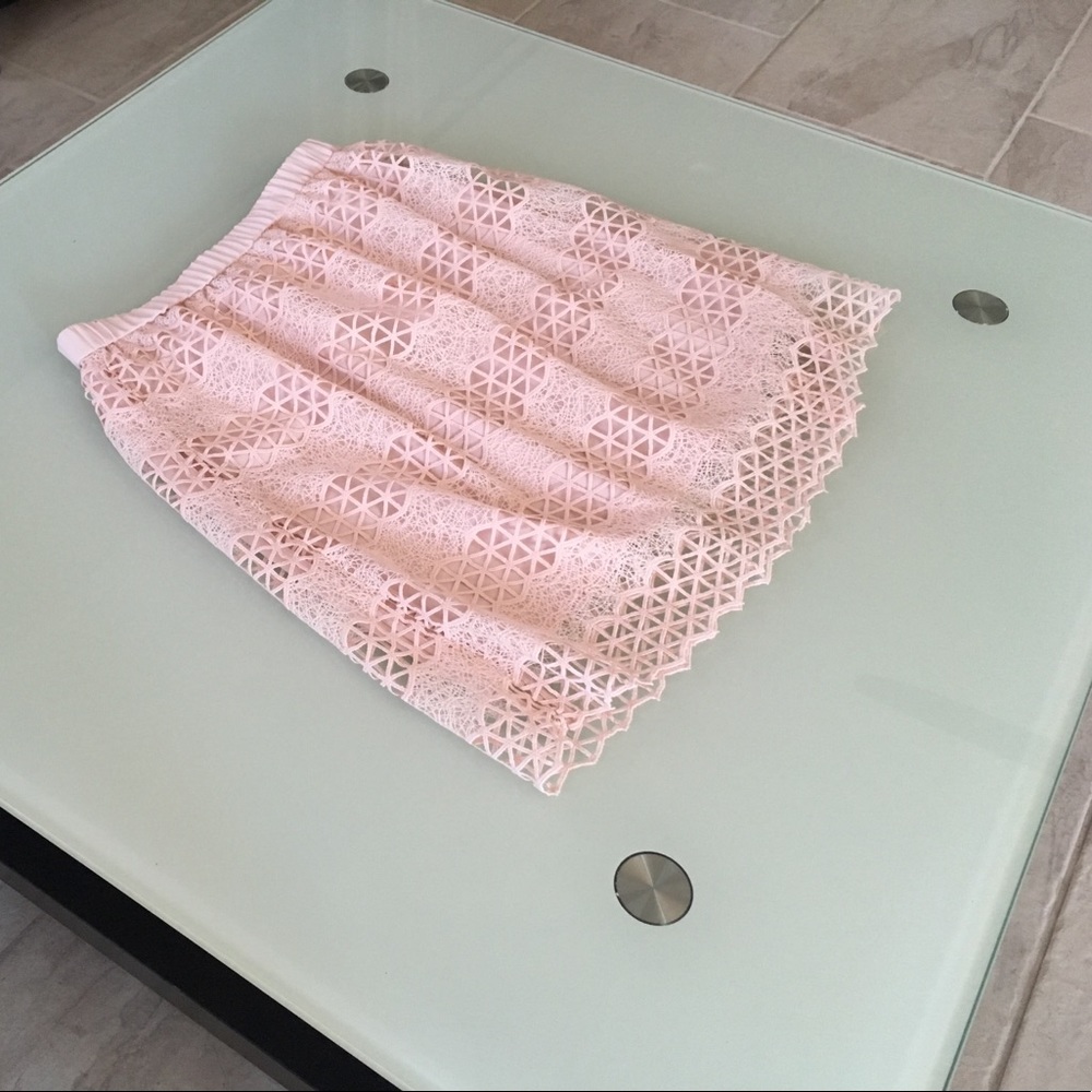 Vince Camuto flirty skirt - Picture 3 of 7