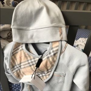 Burberry infant layette