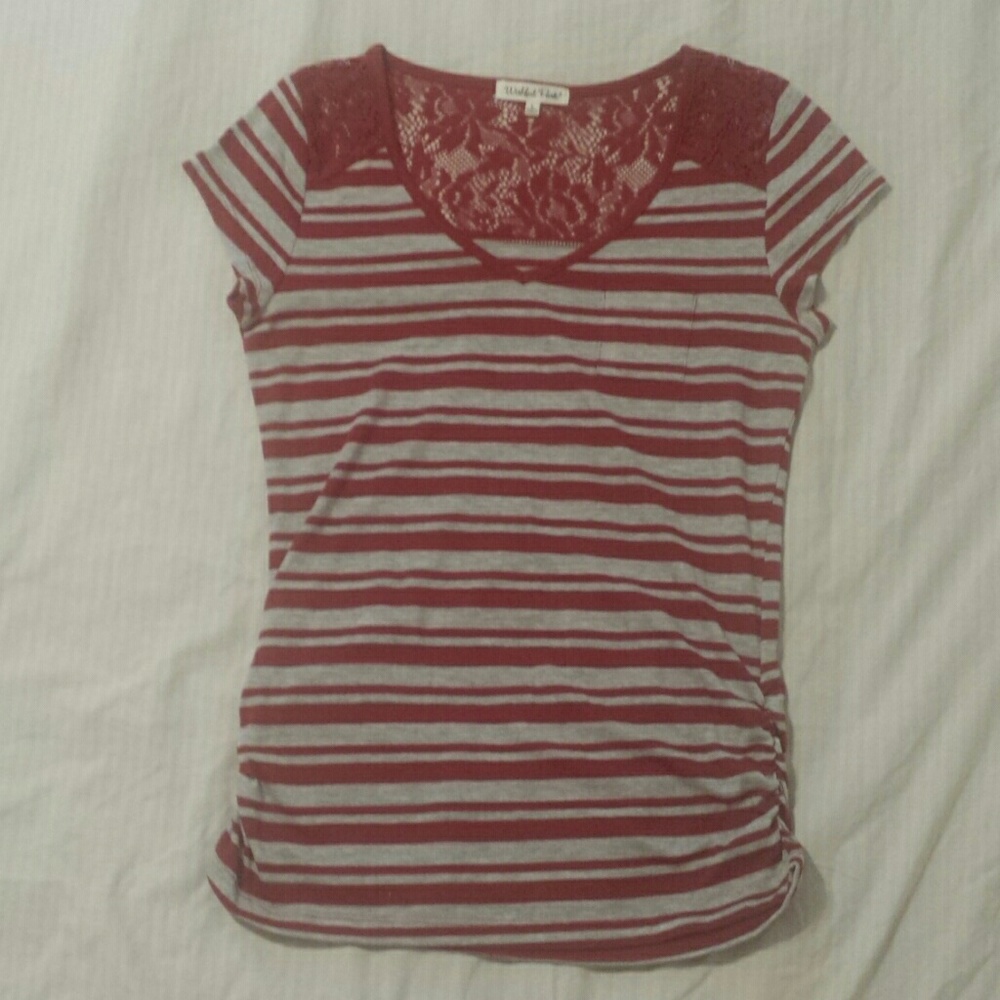 Red and gray lace back mid-shoulder t-shirt