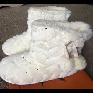 Rocket Dog slippers new in box size 9