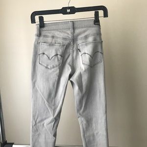 Levi's Women's light gray skinny jeans