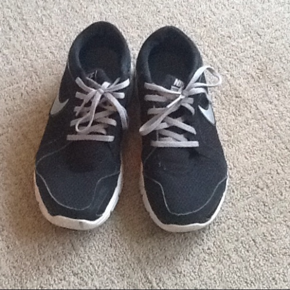 Nike tennis shoes