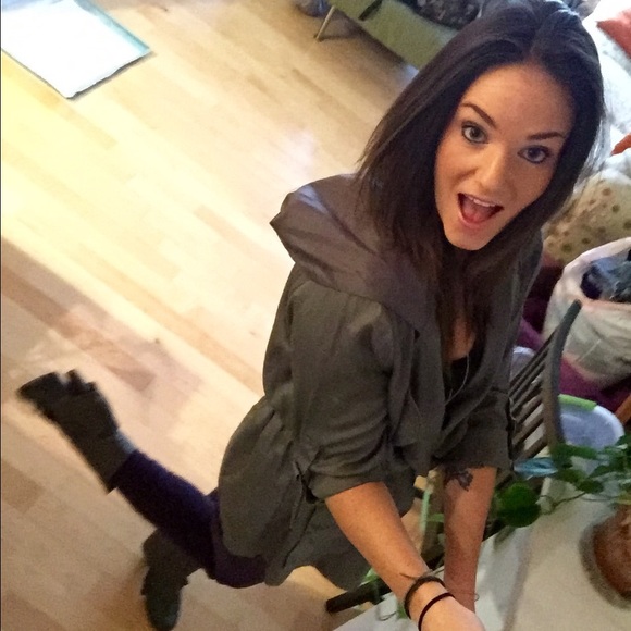 Meet your Posher, Savannah - Picture 2 of 2