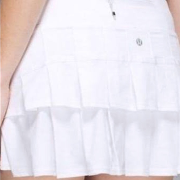 lululemon athletica Dresses & Skirts - Lululemon Pace Setter Skirt white Size 2