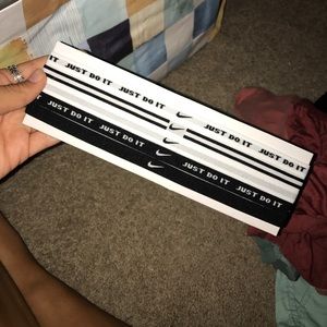 Set of 5 BRAND NEW NIKE HEADBANDS