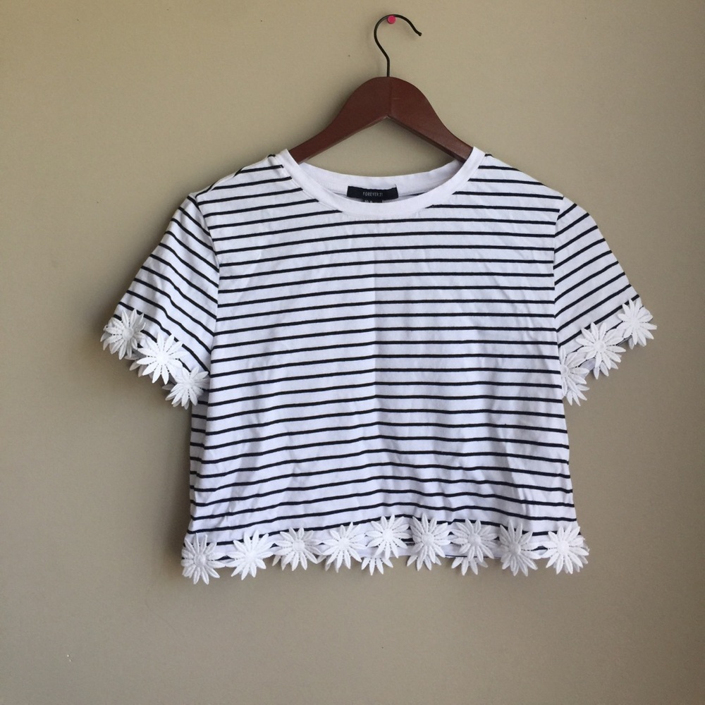 Forever 21 black and white crop top