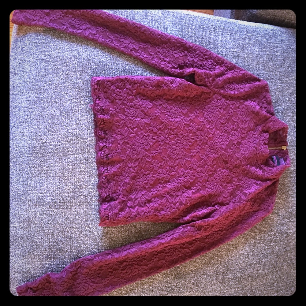 Long sleeve turtle neck lace crop top w/ zip back