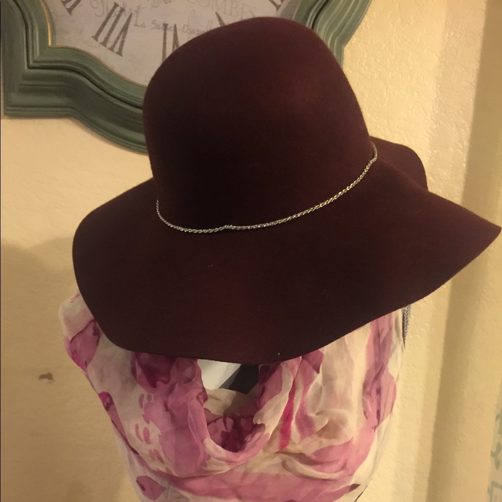 Burgundy big brim hat