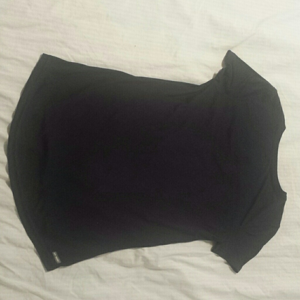 black short sleeve workout shirt