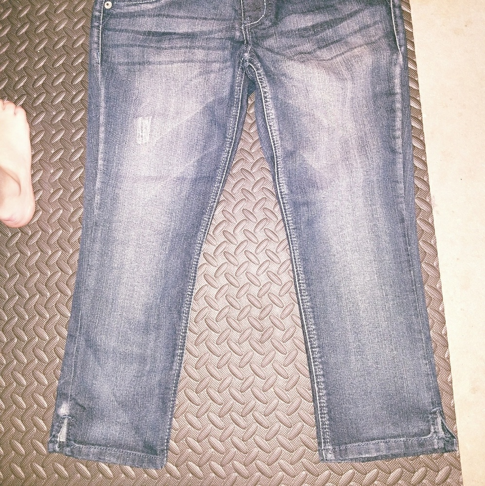Cropped jeans. Women's/juniors  size 5 dark blue