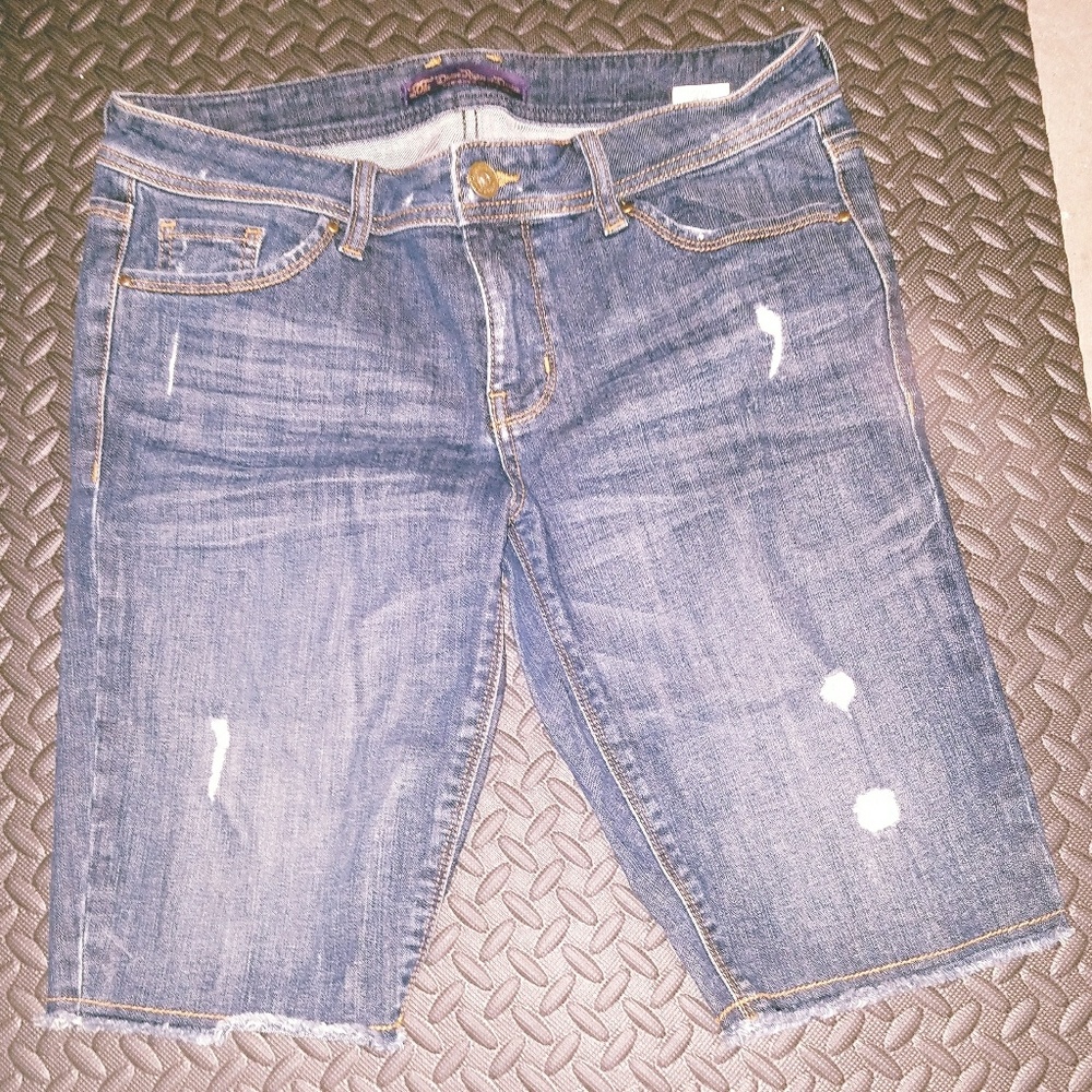 Women's/juniors ripped frayed jean shorts
