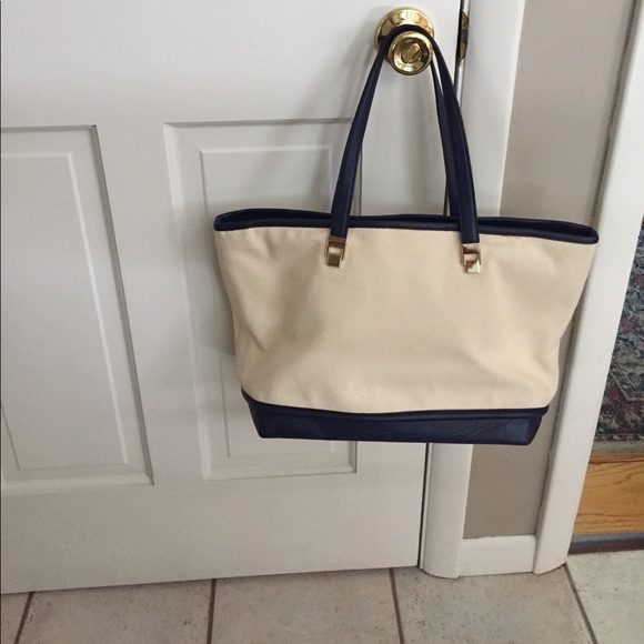 Kate Spade handbag or tote. Like new - Picture 2 of 3