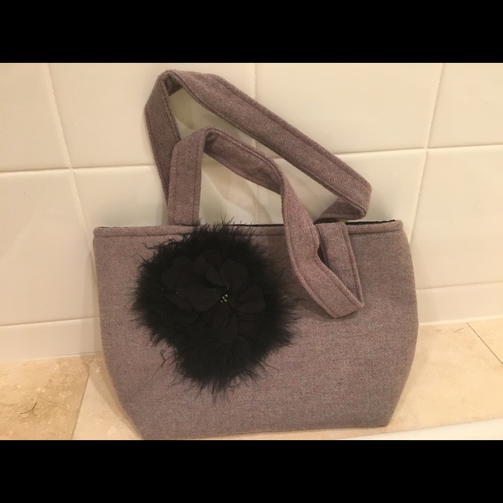 Soft grey purse, like new