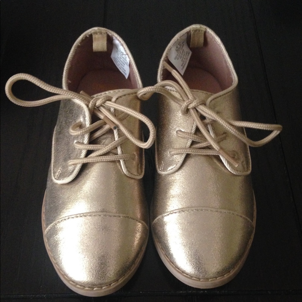 Girls gold Oxford shoes Size 12 NWT