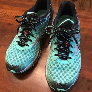 Mizuno wave prophecy sneakers