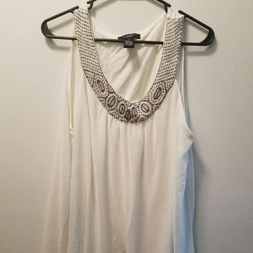 Beautiful U-knit white tank top