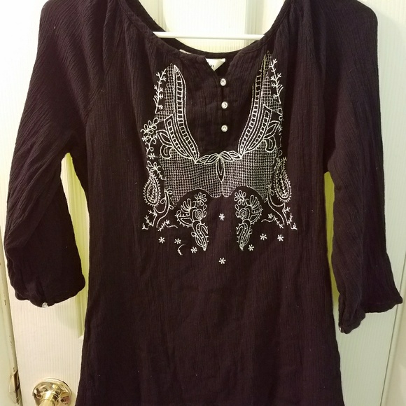 Studio Works Tops - Studio Works 3/4 sleeve embroidered top