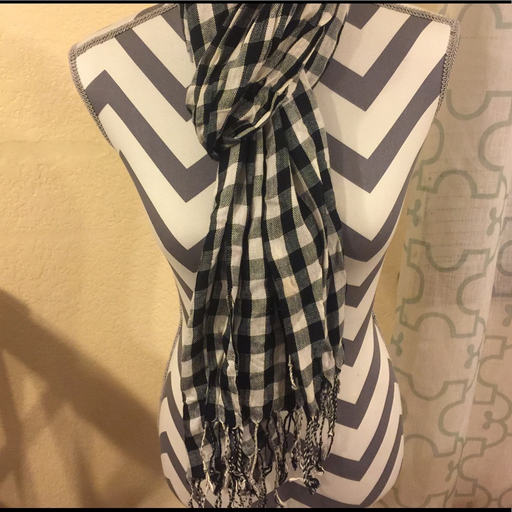 Houndstooth scarf