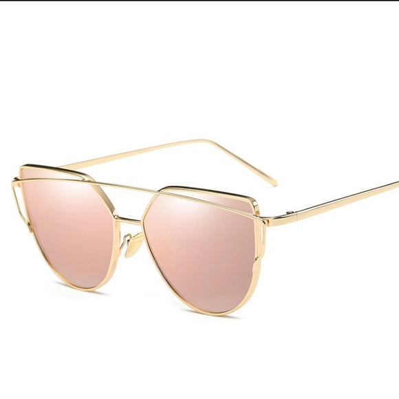 *LAST PAIR* NEW Pink Lens Cat Eye Sunglasses - Picture 2 of 2