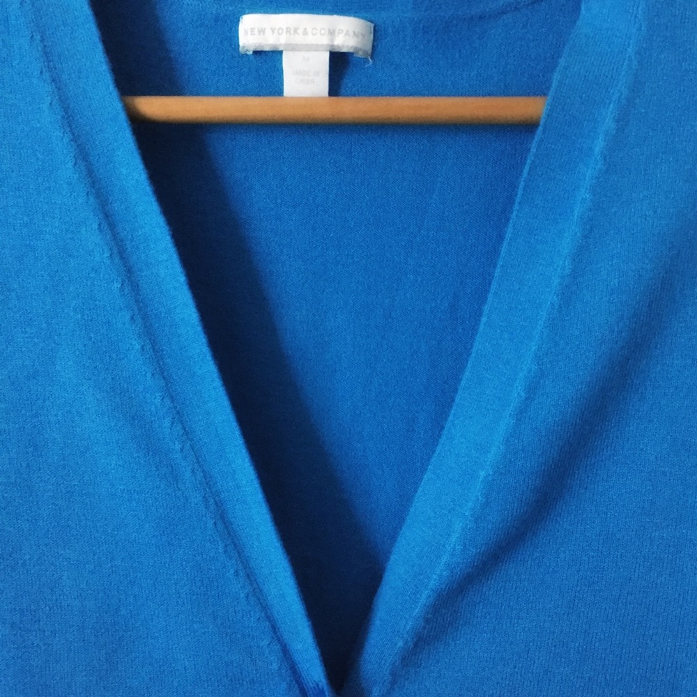 Blue V-Neck Button Down Cardigan w/3/4 Sleeves 📦 - Picture 5 of 6