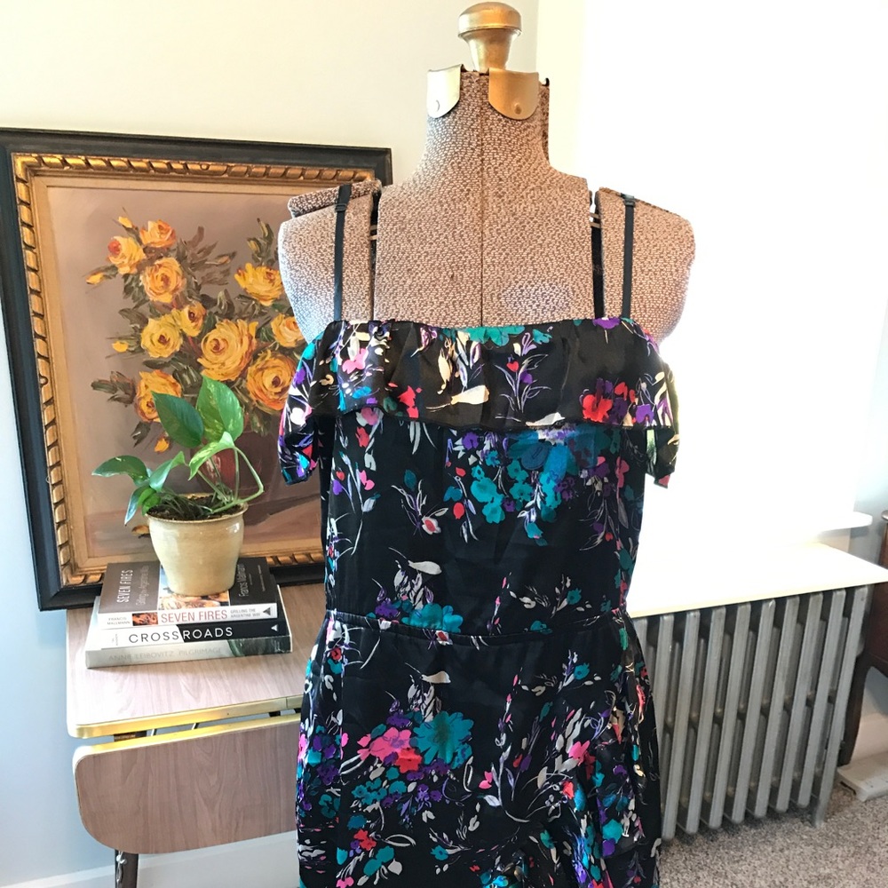 Silky mini dress with floral print.