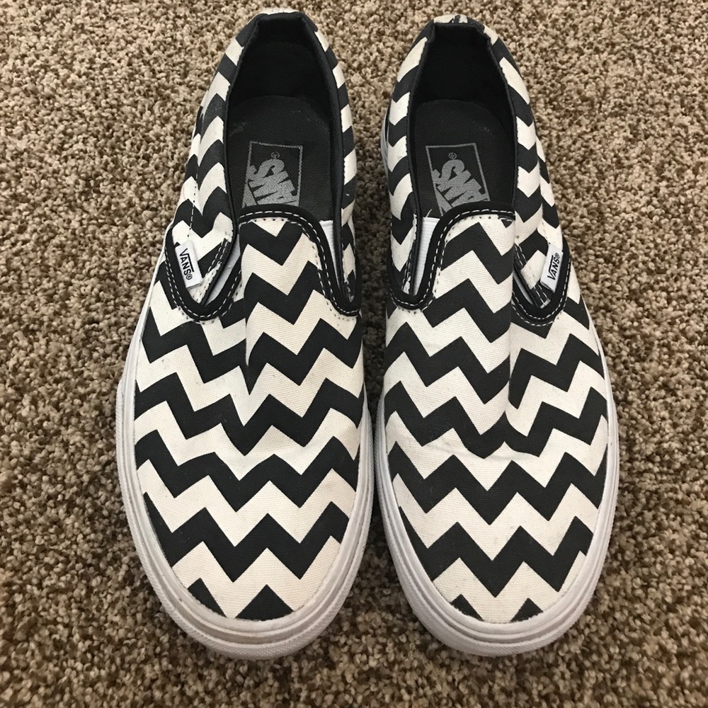 Women's chevron slip on Vans
