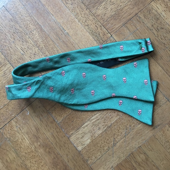 barker black Other - Barker Black skull bow tie