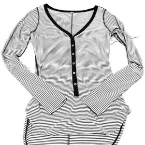 lululemon comfort fitted stripped ls *size 6