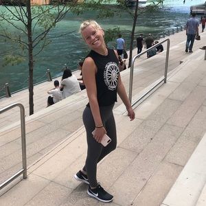 Meet your Posher, Caitlin