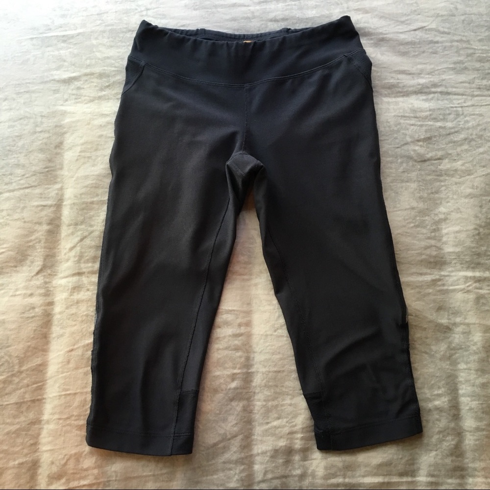 Lucy Tech XS Grey Running Capris