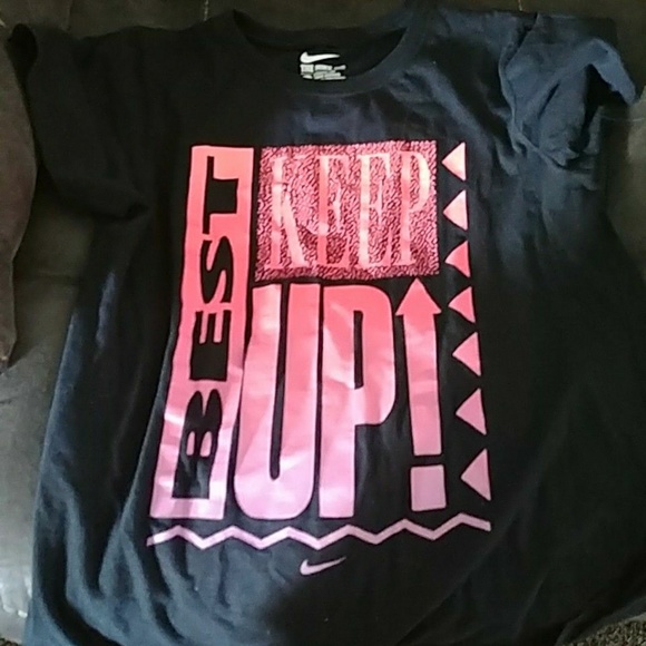 Nike shirt - Picture 2 of 2