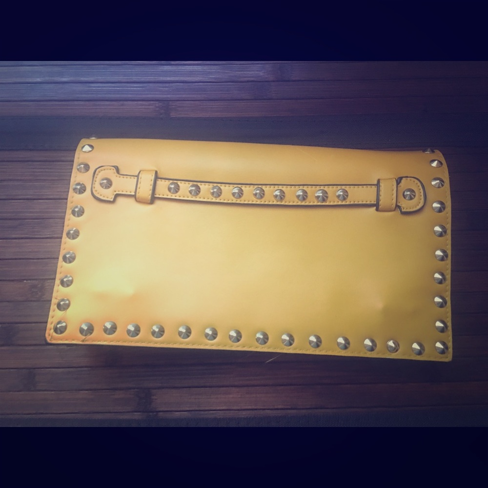 Adorable Yellow Clutch!