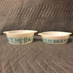 Vintage pyrex amish bowls