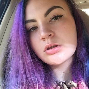 Meet your Posher, Claire