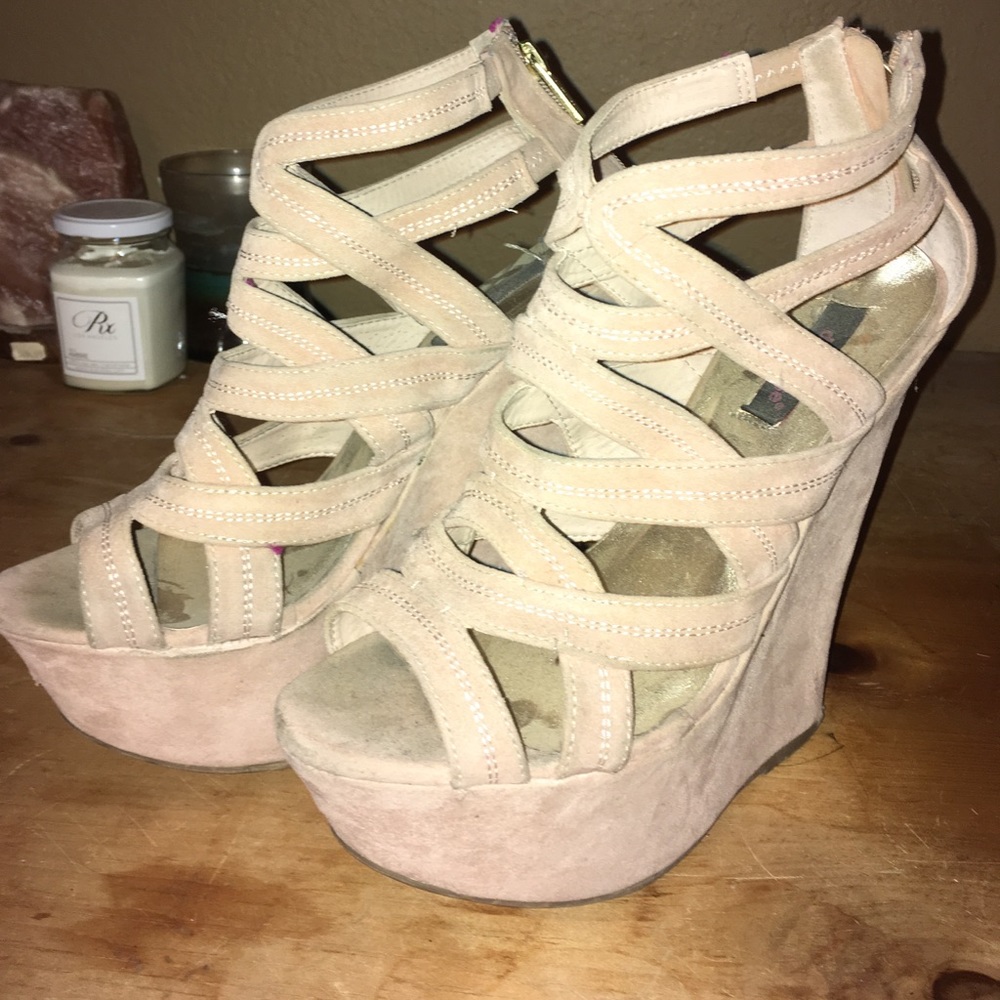 Dollhouse wedges used👠