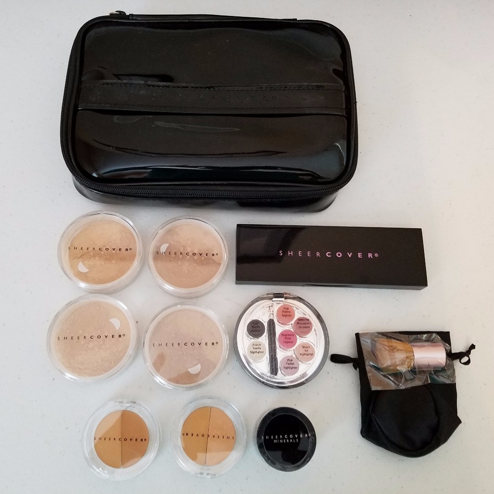 Sheer Cover mineral makeup in nice bag (assorted)