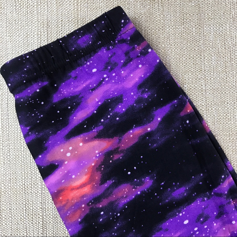 Plus Size TC Purple Galaxy Leggings - Picture 4 of 4