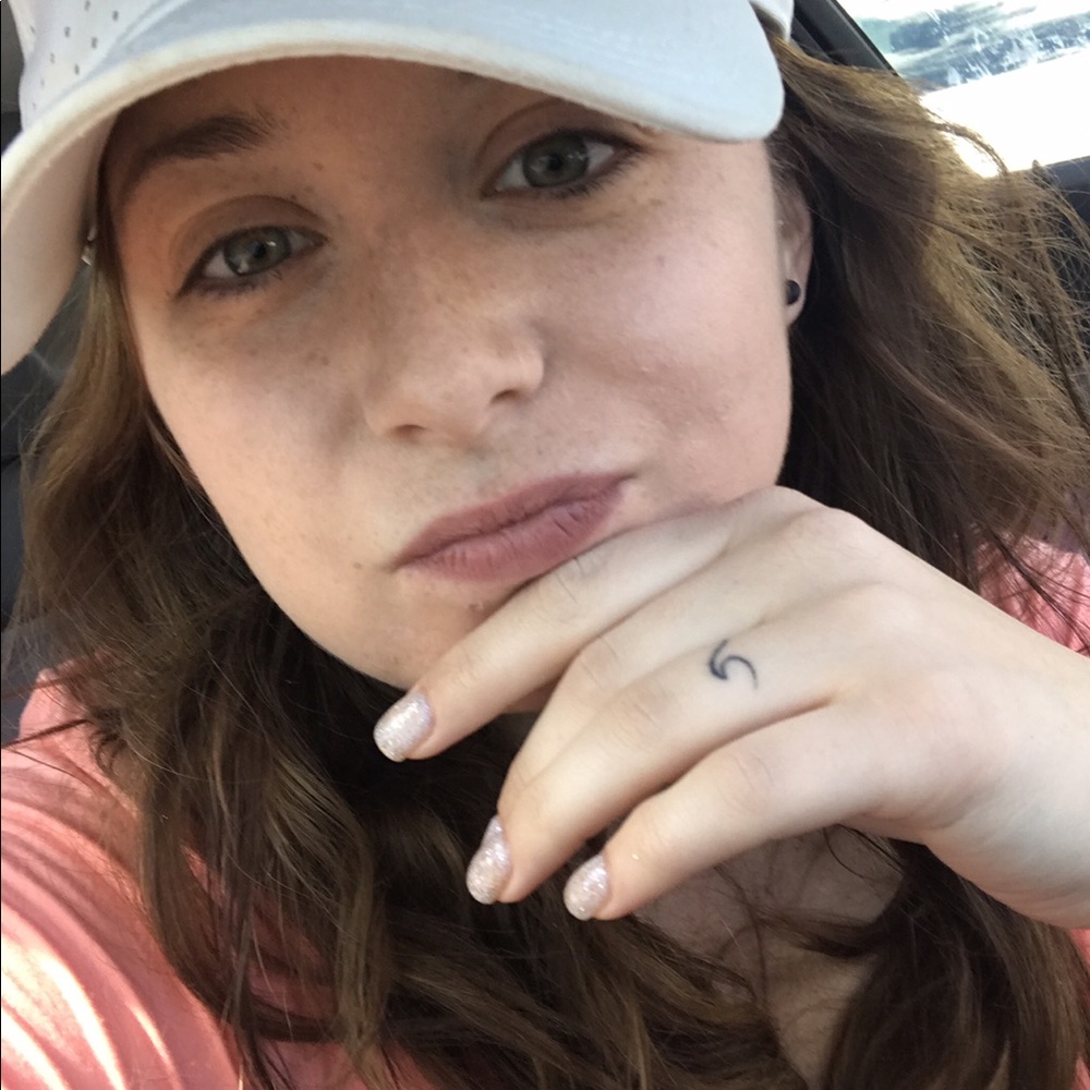 Meet your Posher, Claire