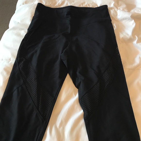 Express crop work out pants. - Picture 3 of 4